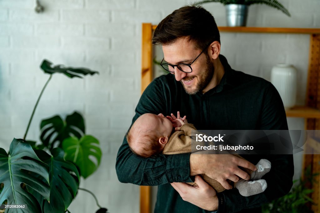Faut-il s&rsquo;inquiéter si mon bébé vers toujours être dans les bras&nbsp;?